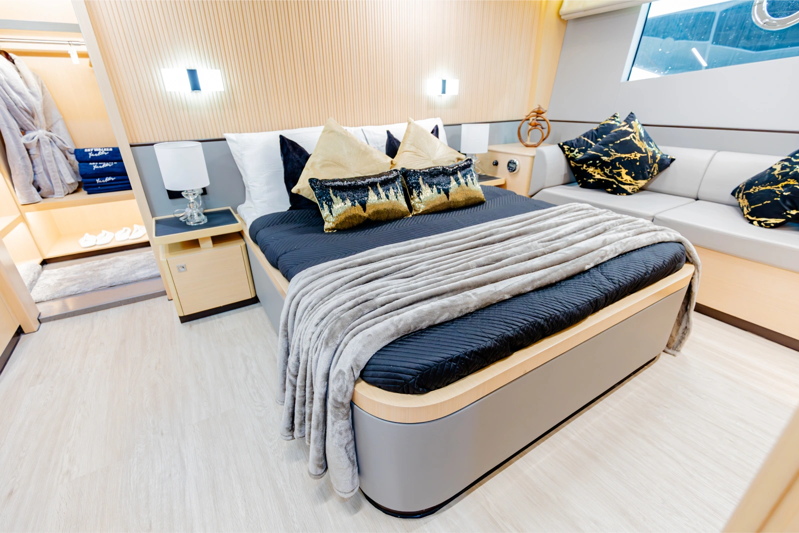 Oasis 62Ft Yacht dubai1